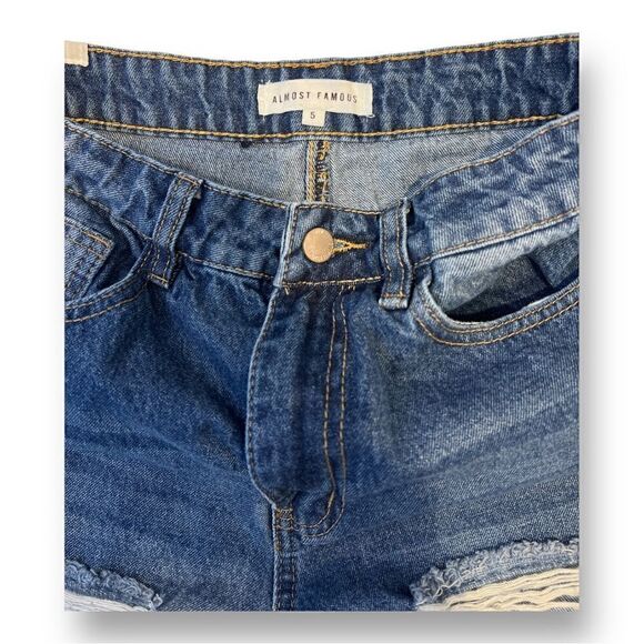Almost Famous Distressed Straight Jeans Size 5 - Picture 5 of 9